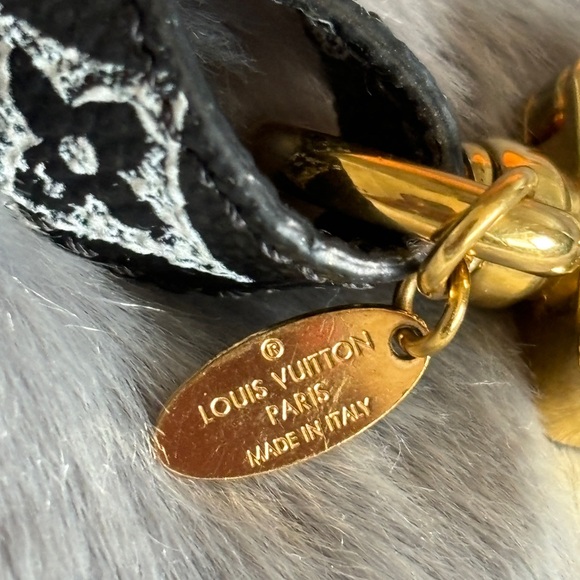 😻Limited Edition Louis Vuitton Catogram Flying Cat Bag Charm😻 - Picture 4 of 13